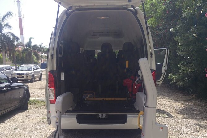Airport Transfer to West Bay Accommodations (GCM)-Round Trip - Leaving Owen Roberts International Airport for West Bay