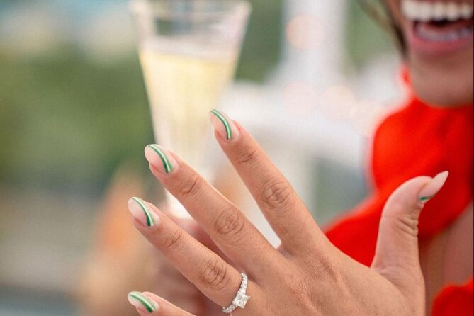 Diamonds and Cocktails a Shopping Experience in Grand Cayman - Why the $25 price can make sense