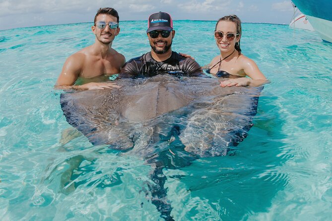 Half-Day Private Stingray City Charter - Grand Cayman - BTC - Barrier Reef and the coastal shield of Grand Cayman