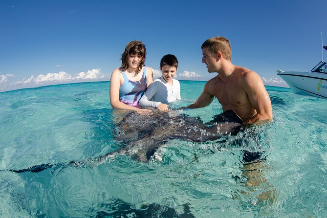 Private boat charter in Grand Cayman - The small-group difference
