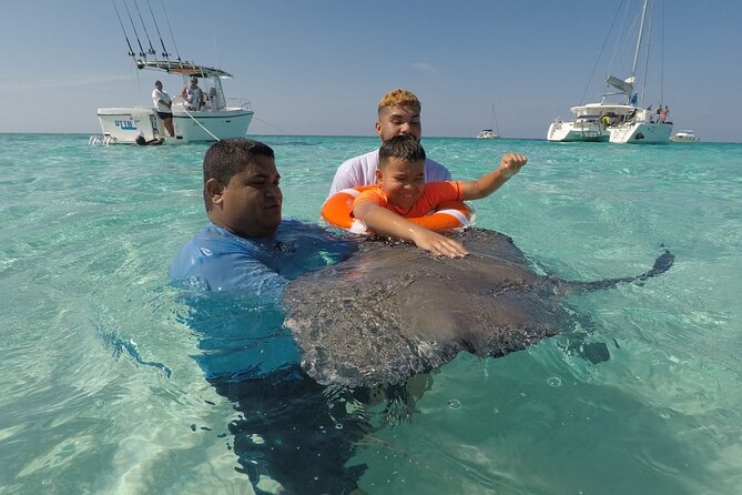 Private Boat Tour in Cayman Islands - Starfish Point for a gentler 35 minutes