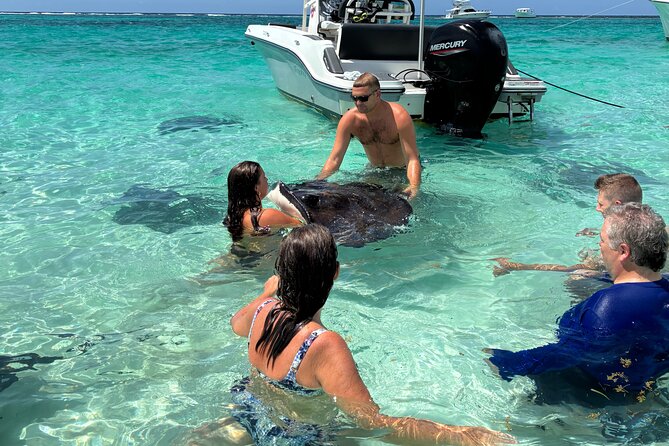 Private Charter for Stingray city - A private boat changes the whole Stingray City outing