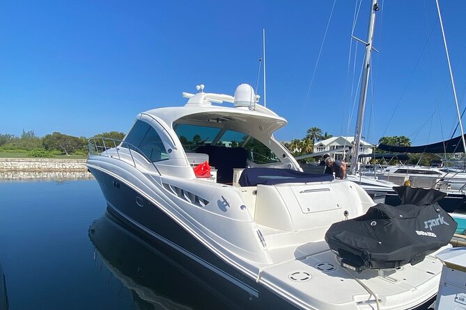 Private Yacht 48 ft Sting Ray City, Snorkel & Starfish Beach - Starting at Yacht Club Dock B