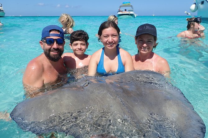 Starfish Point, Stingray City & Coral Garden (3-STOP Adventure) - The crew makes the biggest difference