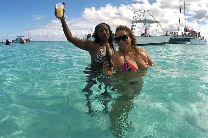 Stingray City Experience Plus Two Snorkeling spots Private Boat - Rum Point: a pleasant pause with food on your own