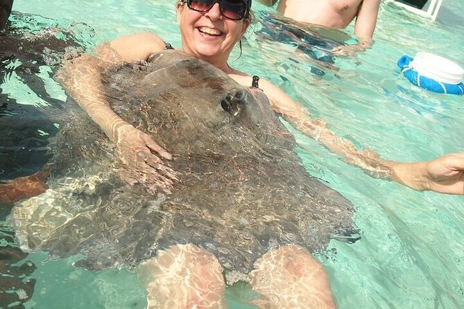 Stingrays, Starfish and Snorkeling Tour - Boat comfort and group size